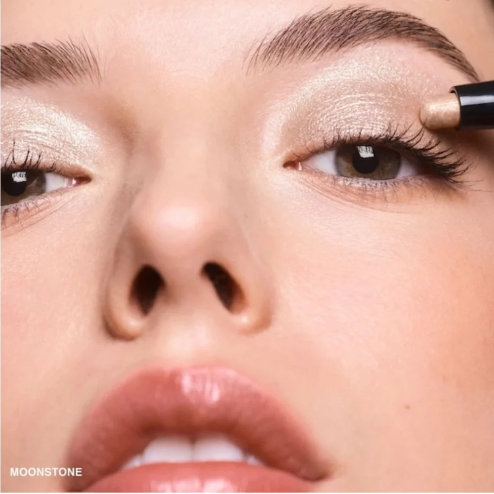 Bobbi Brown Shimmer Eye Shadow Stick - Champagne/Light Beige